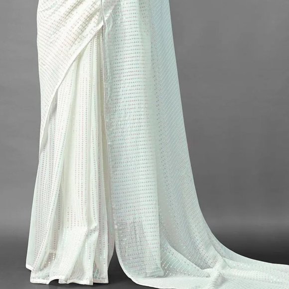 Beautiful Saree with Sequins - Picture 2 of 3